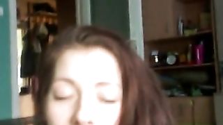 La EX di 18 anni succhia avidamente