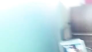 Pompino sul balcone del resort