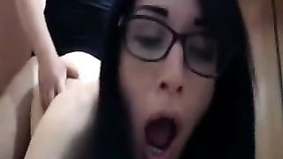 Sbatte a pecorina la fidanzata cagna