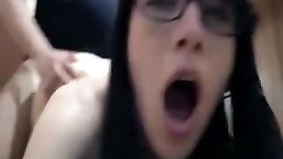 Sbatte a pecorina la fidanzata cagna