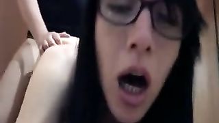 Sbatte a pecorina la fidanzata cagna