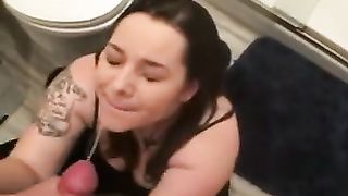 Gran schizzata facciale per la moglie cicciottella