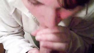 Ricopre di sperma la faccia della moglie golosa