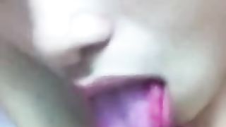 Ex ragazza asiatica ride mentre viene sborrata