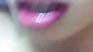 Ex ragazza asiatica ride mentre viene sborrata