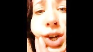 Si strozza col cazzo del suo tipo