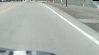 Bocchino dalla fidanzata gnocca mentre guida