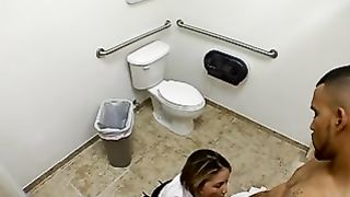 Anteprima del video: Scopa con un tunisino nella toilet del ristorante