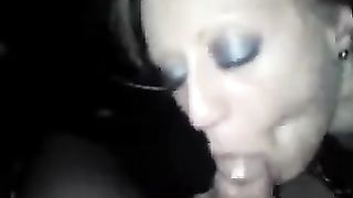 Anteprima del video: Porca calabrese fa sborrare il suo amico in auto