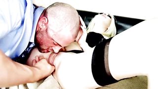 Prostituta bionda trapanata dallo stallone