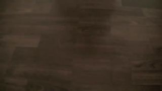 Zoccolona tatuata stantuffata sul divano