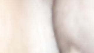 Squirta con 4 dita nella figa