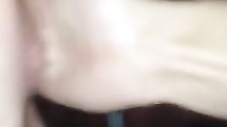 Squirta con 4 dita nella figa