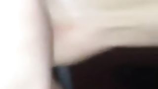 Squirta con 4 dita nella figa