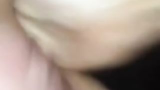 Squirta con 4 dita nella figa