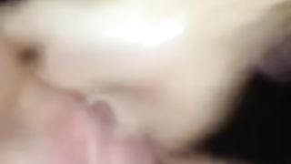 Squirta con 4 dita nella figa