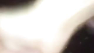 Squirta con 4 dita nella figa