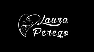 Laura Perego in cam con il suo dildo