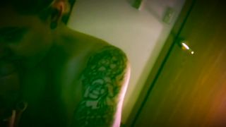 Coppia fa sesso orale intenso e passionale