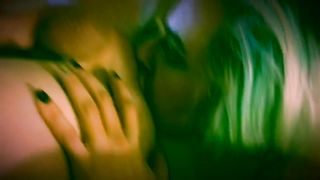 Coppia fa sesso orale intenso e passionale