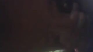 Lo fa venire tra le sue tette dopo averglielo succhiato