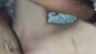 Penetra la stretta fighetta della sua giovane tipa