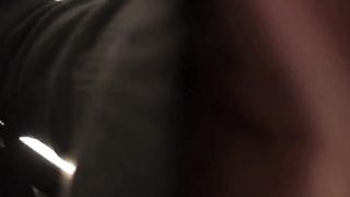 Fidanzate lesbiche scopano nel camerino di Zara