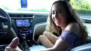 La dà al compagno di classe per un passaggio in auto