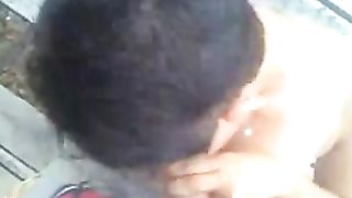 Bocchino al parco dalla compagna di classe