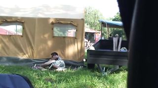 Sesso durante il concerto all'aperto