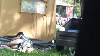 Sesso durante il concerto all'aperto