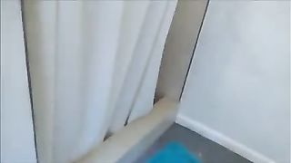 Le sorelle insegnano al fratellino come scopare