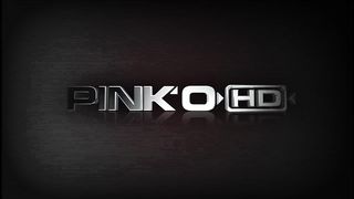 Cindy Dollar inculata da un militare