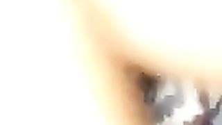 Sditalino la troiona in auto e lei squirta sul sedile