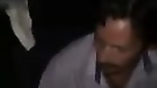 Sditalino la troiona in auto e lei squirta sul sedile