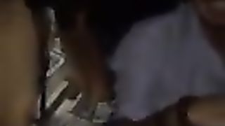 Sditalino la troiona in auto e lei squirta sul sedile