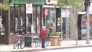 Rimorchiata per strada e gangbanghizzata