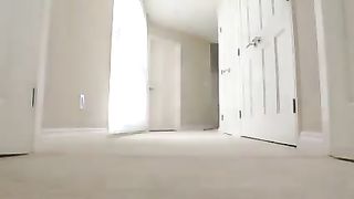 Si fa riempire ogni buco da tanti cazzi