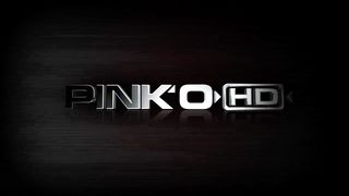 Roberta Gemma gode nel culo sul divano