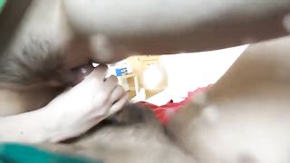 Squirta più volte mentre il fidanzato la penetra