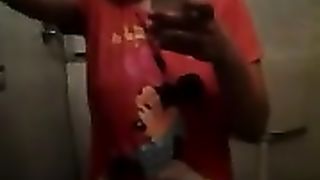 Donna abruzzese si masturba allo specchio