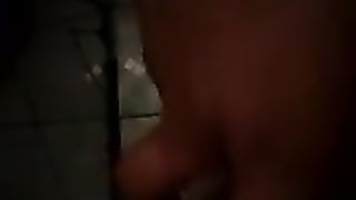 Donna abruzzese si masturba allo specchio