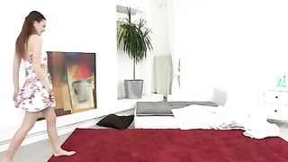 Negro con cazzo di 30cm entra in culo a una 18enne