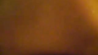 Struscia le tette sul cazzo del marito