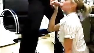 Sveltina in ufficio con la segretaria troia