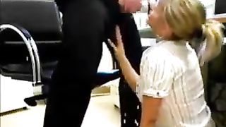 Sveltina in ufficio con la segretaria troia