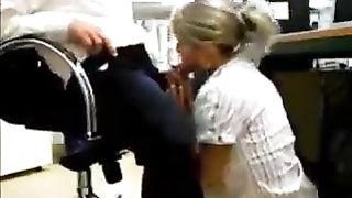 Sveltina in ufficio con la segretaria troia