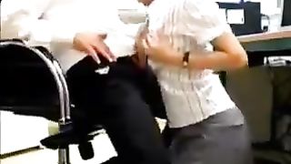 Sveltina in ufficio con la segretaria troia