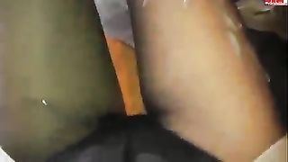 La fidanzata si gusta il cazzo al ristorante