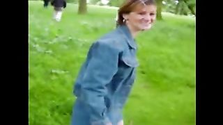 Filma la moglie che spompina due negri al parco